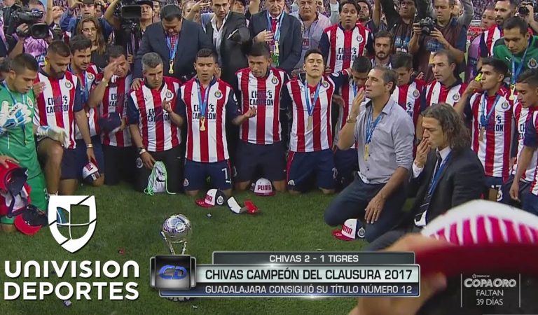 Campeón del Futbol Mexicano agradece el campeonato orando